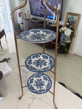 Source Unknown Gold Metal 3-Tier Plate Stand